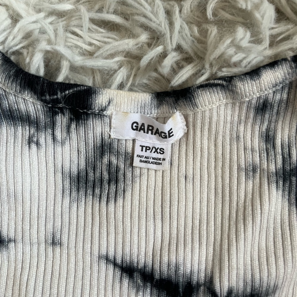 🤍🖤 Tie Dye Tie-Front Crop Top (xs) - Picture 4 of 4